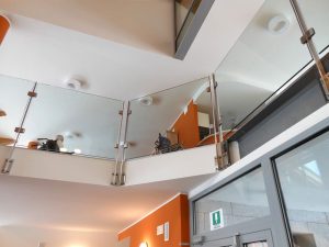Parapetti in vetro con acciaio