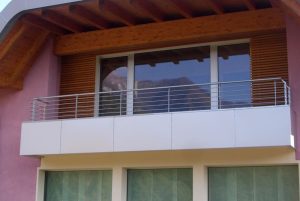 Costruzione parapetti balconi in acciaio zincato